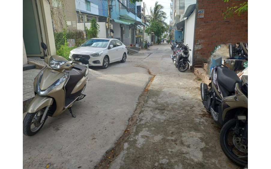 Bán nhà Vườn Lài Q12, 80m2, 2 lầu, 3 Phòng ngủ, N5m, Đường 5m giảm giá hơn 300tr